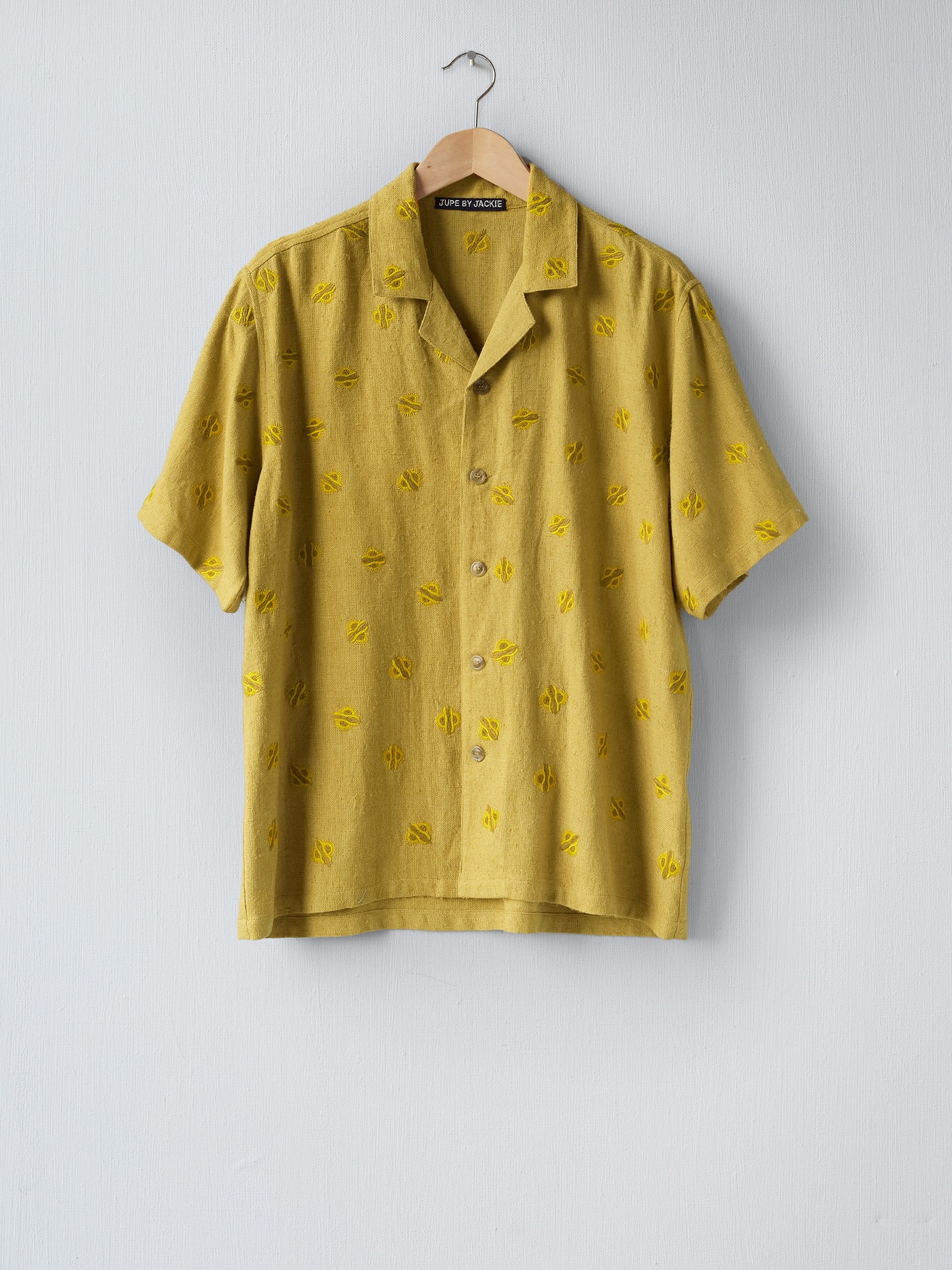 Shirts | Jupe by Jackie